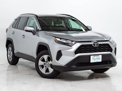 Used 2025 Toyota RAV4 XLE AWD/4WD image 6