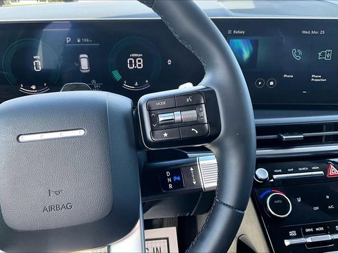 Used 2024 Hyundai Santa Fe SEL image 25