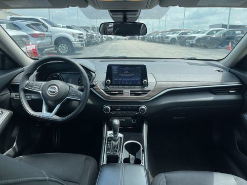 Used 2024 Nissan Altima 2.5 SV FWD image 15