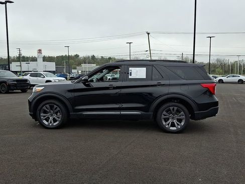 Used 2022 Ford Explorer XLT w/ Equipment Group 202A AWD/4WD image 7