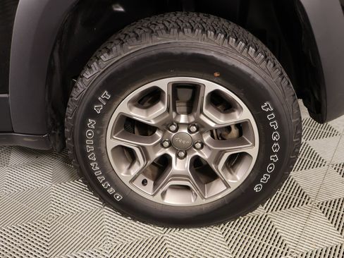 Used 2020 Jeep Cherokee Trailhawk w/ Cold Weather Group image 19