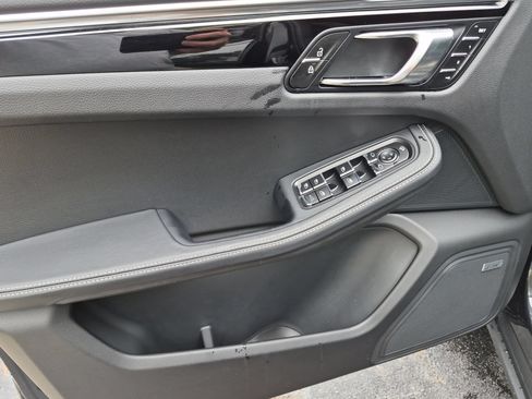 Certified 2025 Porsche Macan Turbo AWD/4WD image 38