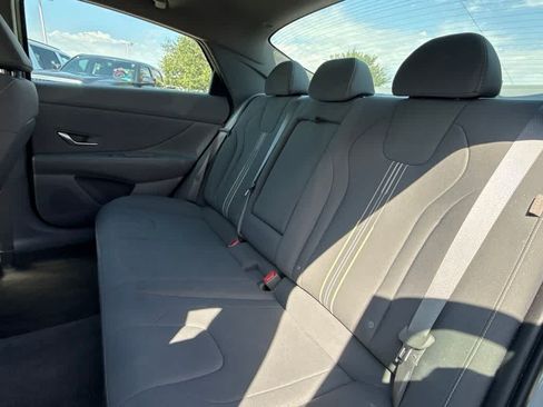 Used 2025 Hyundai Elantra SEL FWD image 15