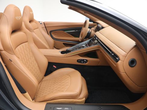New 2026 Aston Martin DB12 Volante image 32