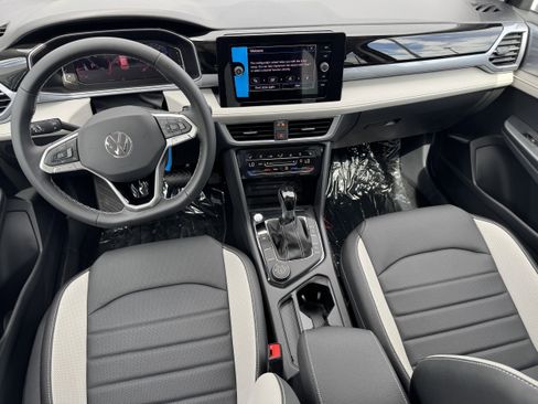 New 2025 Volkswagen Taos SEL image 12