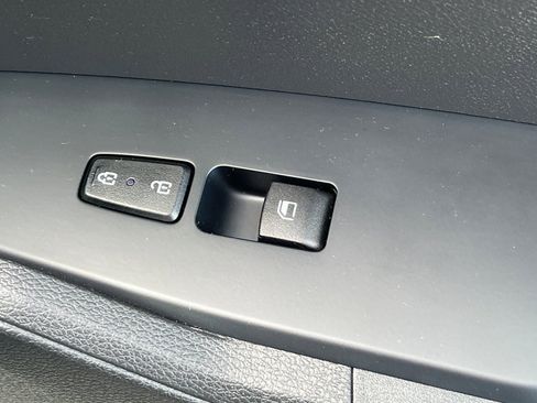 Used 2025 Kia Sportage LX image 21