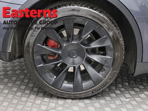 Used 2022 Tesla Model Y Long Range image 24