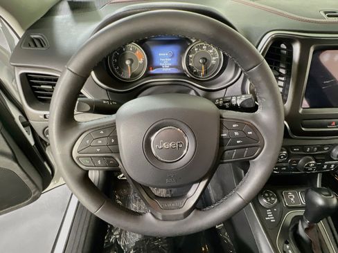Used 2022 Jeep Cherokee Trailhawk w/ Comfort/Convenience Group AWD/4WD image 11