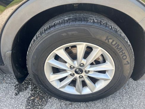 Used 2020 Kia Sorento LX FWD image 22