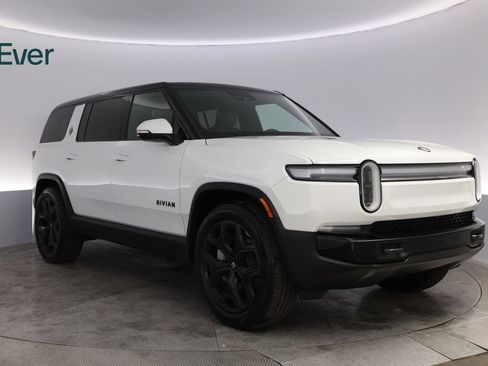 Used 2025 Rivian R1S Adventure AWD/4WD image 13