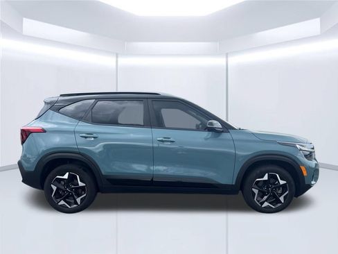 Used 2025 Kia Seltos S AWD/4WD image 3