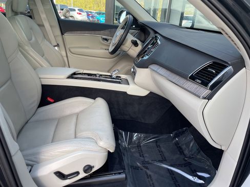 Used 2022 Volvo XC90 T8 Inscription image 17