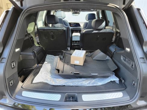 New 2026 Cadillac Vistiq Premium Luxury w/ LPO, Floor Liner Package image 30