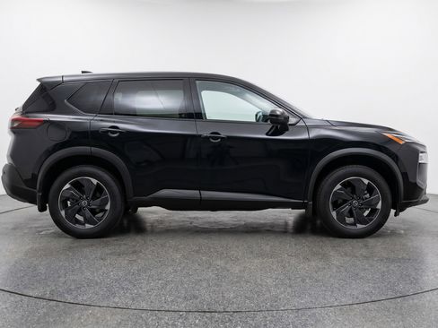 Used 2025 Nissan Rogue SV image 11