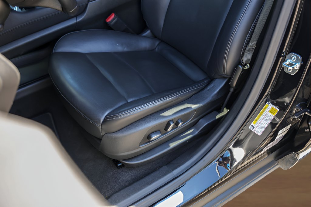 Used 2025 Cadillac XT6 Premium Luxury FWD image 8