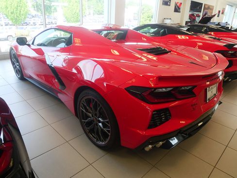 Used 2025 Chevrolet Corvette Stingray Preferred Conv w/ Z51 Performance Package RWD image 4