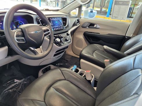 Used 2018 Chrysler Pacifica Touring Plus image 13