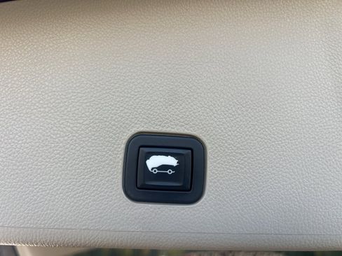 Used 2015 Cadillac SRX Luxury w/ Driver Awareness Package image 34