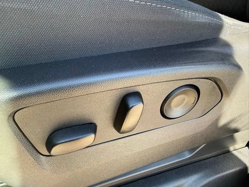 Used 2025 Chevrolet Silverado 1500 LT w/ Z71 Off-Road Package AWD/4WD image 15