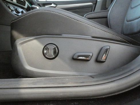 Used 2024 Volkswagen Jetta SEL image 9