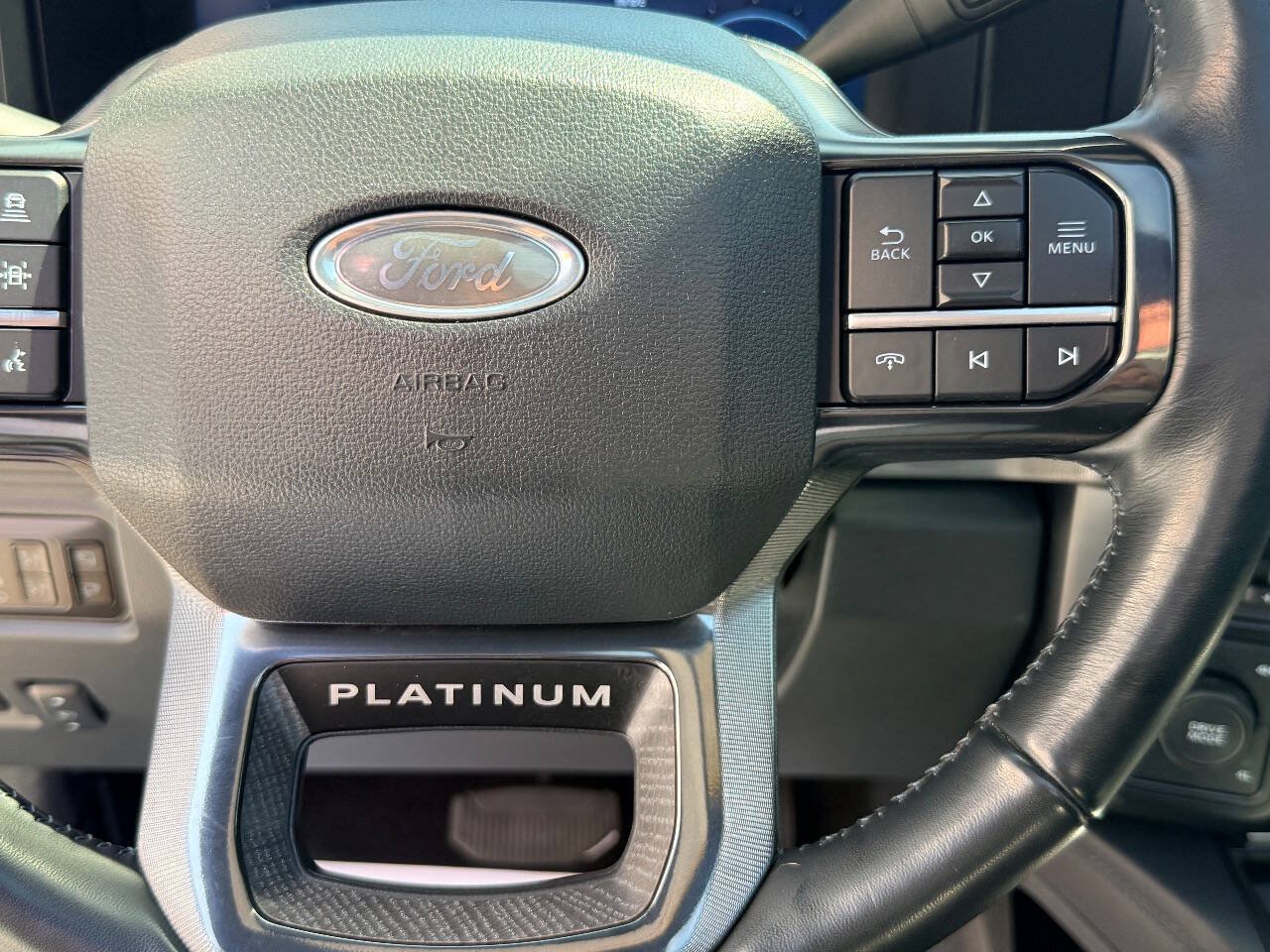 Used 2025 Ford F350 Platinum w/ FX4 Off-Road Package AWD/4WD image 28