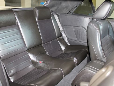 Used 2010 Ford Mustang GT RWD image 27