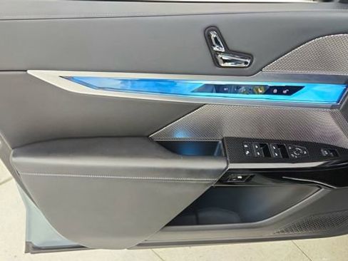 Used 2024 BMW 740i xDrive w/ Premium Package image 38