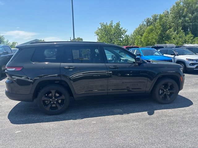 Used 2024 Jeep Grand Cherokee L Limited w/ Black Appearance Package AWD/4WD image 7