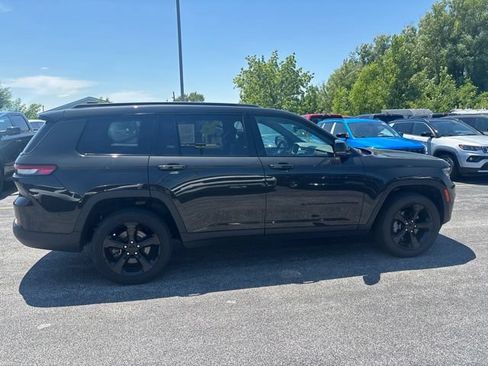 Used 2024 Jeep Grand Cherokee L Limited w/ Black Appearance Package AWD/4WD image 7
