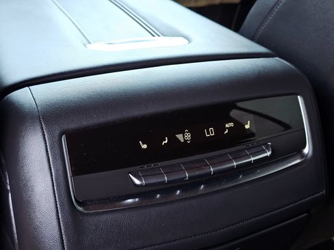 Used 2023 Cadillac Escalade Premium Luxury RWD image 28