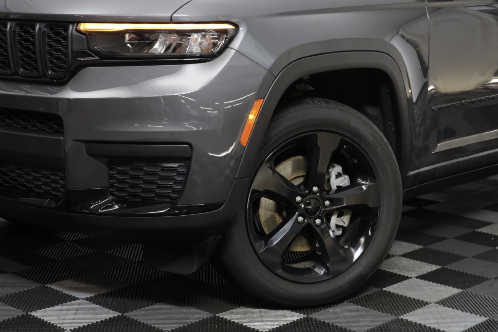 Used 2023 Jeep Grand Cherokee L Altitude AWD/4WD image 3