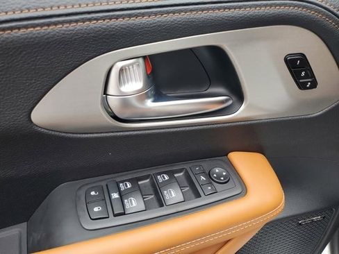 New 2026 Chrysler Pacifica Pinnacle image 11
