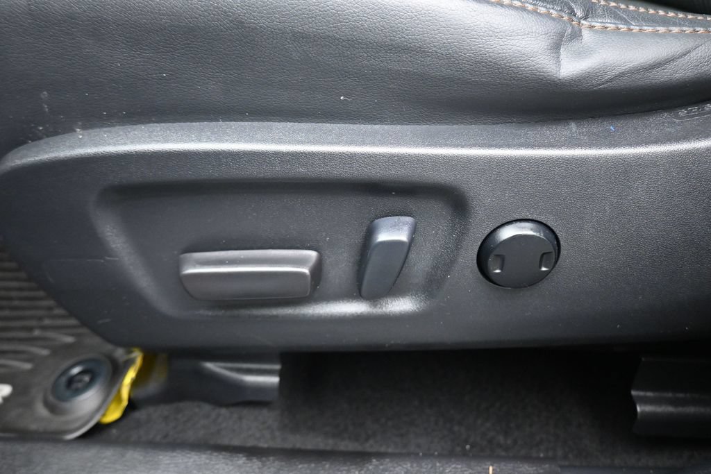 Used 2019 Toyota Highlander Plus AWD/4WD image 12