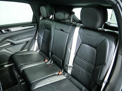 Certified 2023 Porsche Cayenne Platinum Edition AWD/4WD image 20