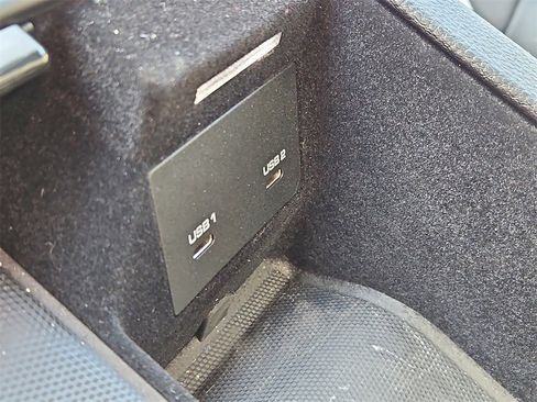 Certified 2023 Porsche Cayenne Platinum Edition image 21