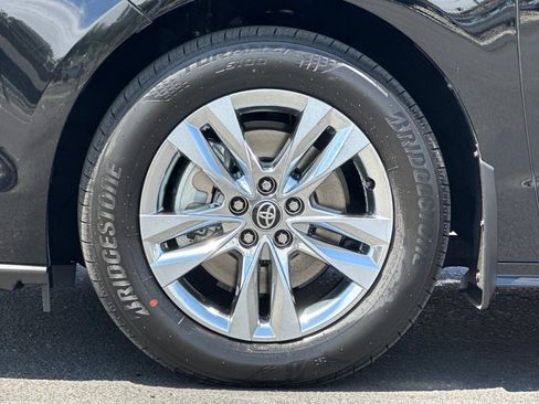 New 2026 Toyota Sienna XLE AWD/4WD image 29