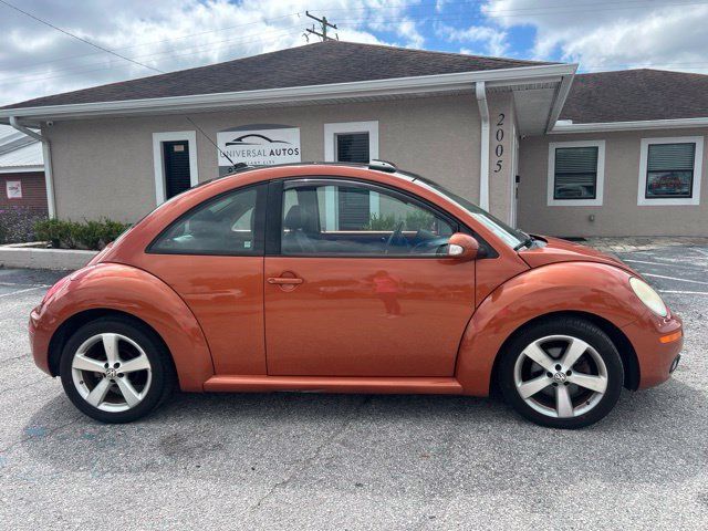 Used 2010 Volkswagen Beetle Coupe FWD image 4