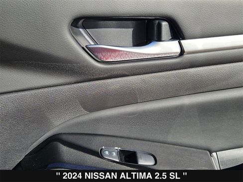 Used 2024 Nissan Altima 2.5 SL image 32