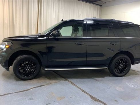 Used 2023 Ford Expedition XLT image 6