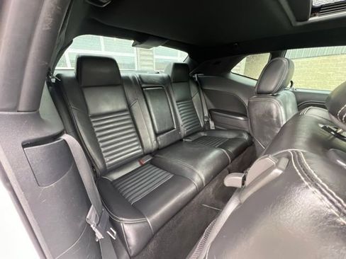 Used 2010 Dodge Challenger SE RWD image 12