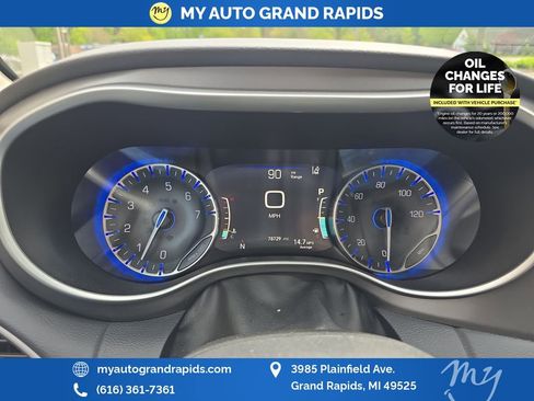 Used 2023 Chrysler Pacifica Touring-L FWD image 16