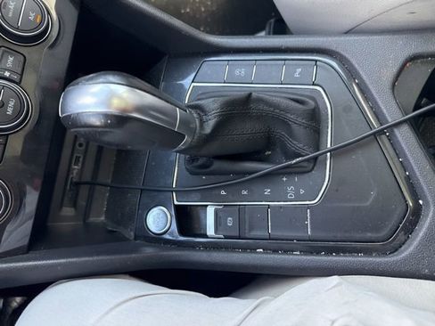 Used 2019 Volkswagen Tiguan SEL image 25