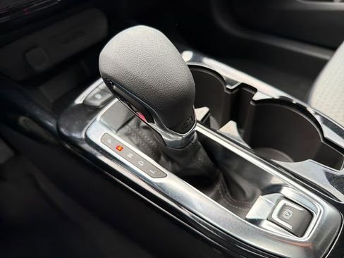 Used 2025 Chevrolet Trax LT image 34