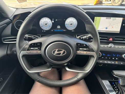 Used 2025 Hyundai Elantra SEL FWD image 18