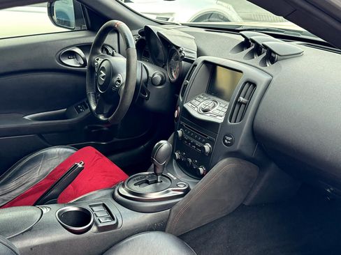 Used 2017 Nissan 370Z NISMO image 9