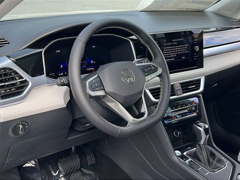 New 2025 Volkswagen Taos SE image 17