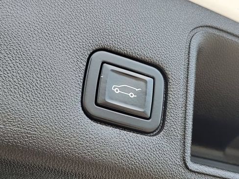 Used 2022 GMC Terrain SLE w/ Driver Convenience Package FWD image 36