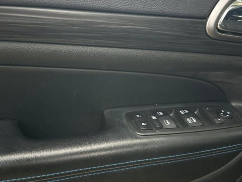 Used 2019 Jeep Grand Cherokee Laredo image 13