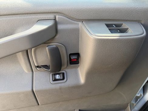 Used 2017 Chevrolet Express 2500 RWD image 15