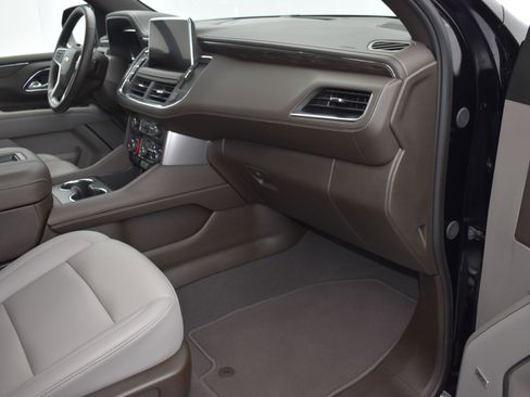 Used 2024 Chevrolet Tahoe LT w/ Luxury Package image 11